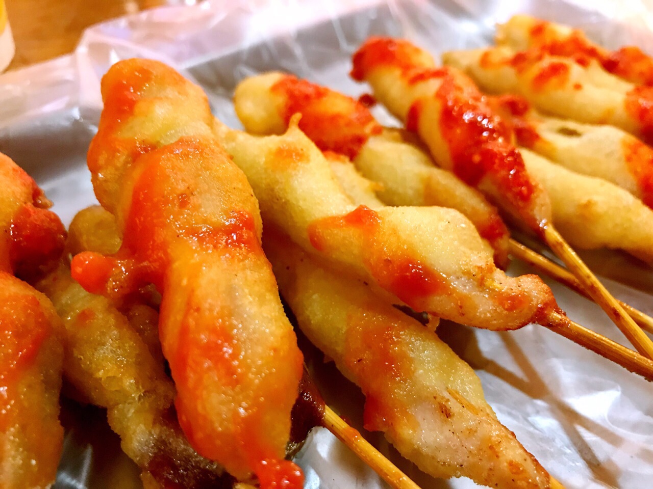 店里大姐特别热情特色的鸡肉小串5元10串面糊酥脆薄薄一层鸡肉嫩嫩的