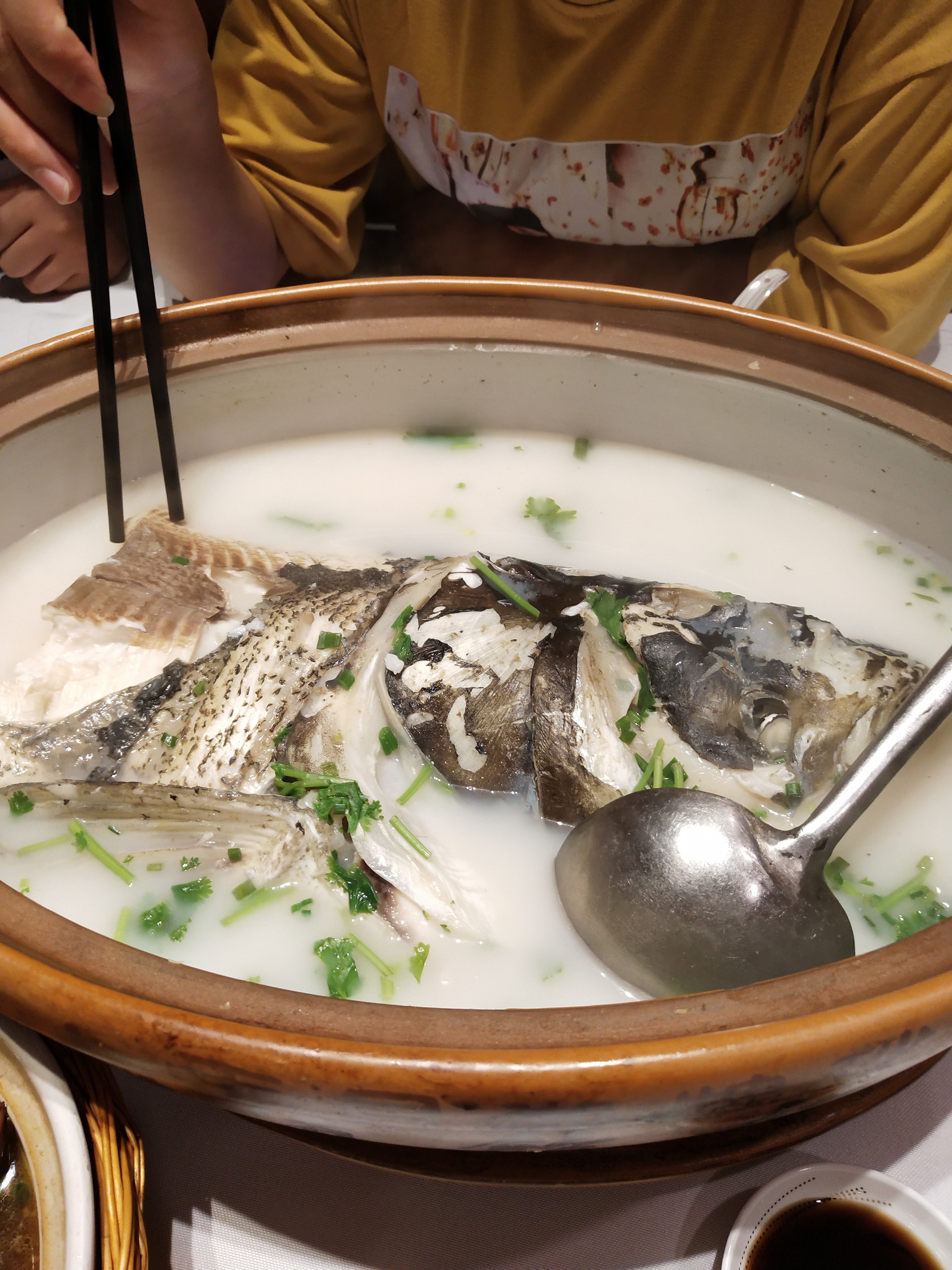 溧陽天目湖賓館#酒店裡吃魚頭湯價格多少呢?