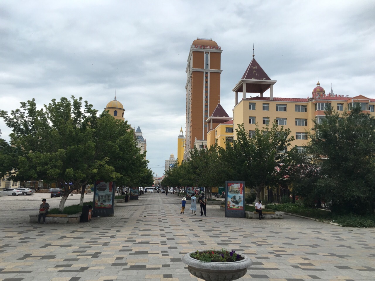 2023中俄商贸步行街游玩攻略,中俄商贸步行街干净宽阔,人.