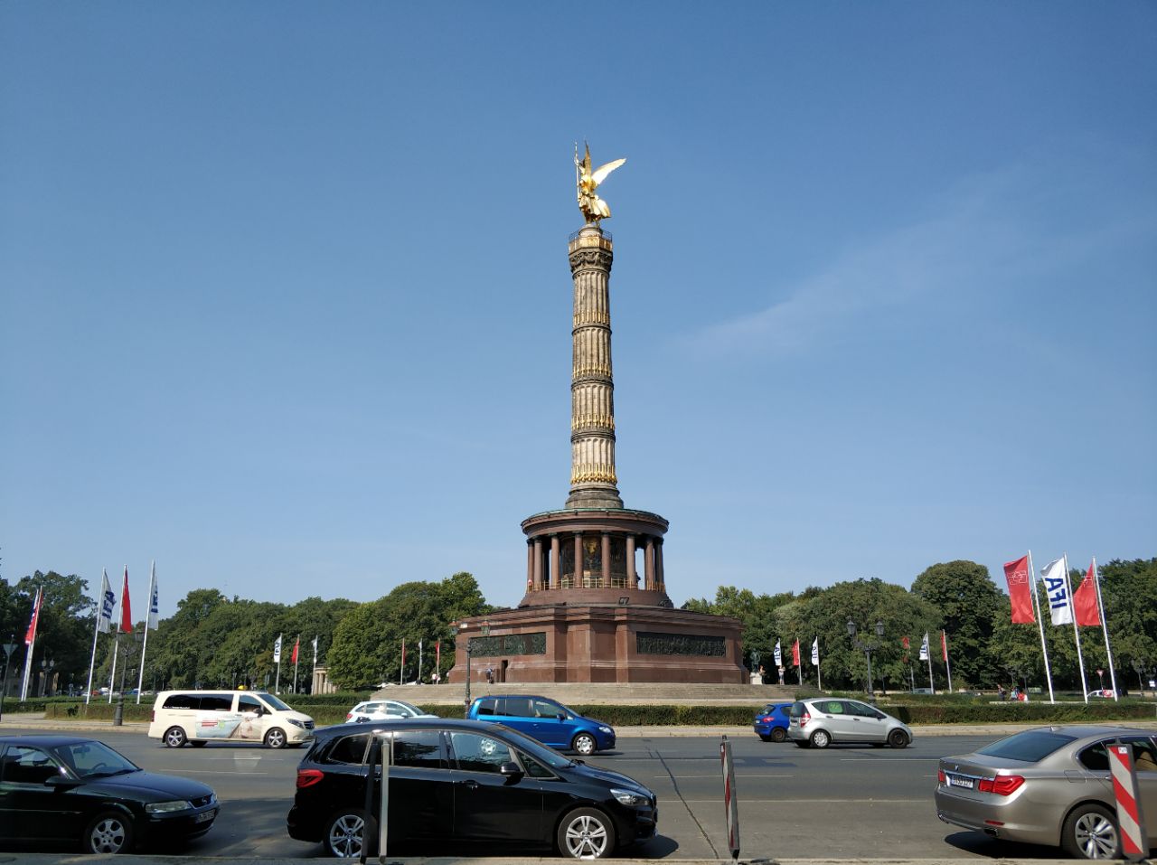 胜利纪念柱是德国柏林市区内的一座著名纪念性建筑|胜利纪念柱|普鲁士|战争_新浪新闻