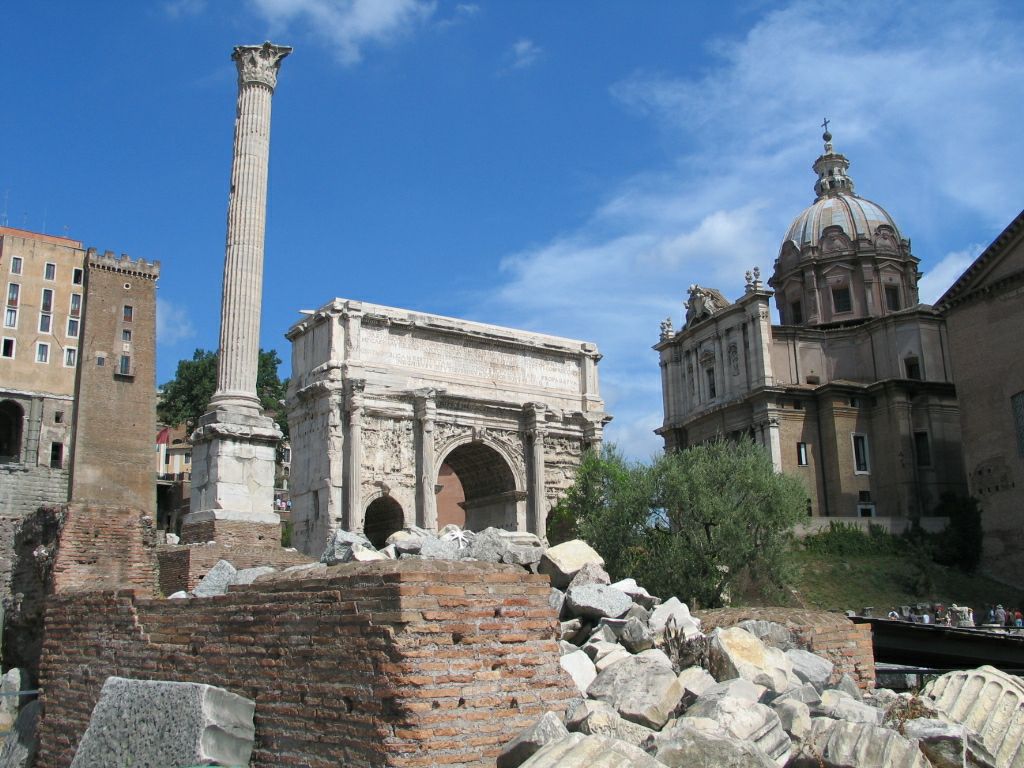 佛卡斯圆柱建于608年,竖立在古罗马广场前,以纪念拜占庭帝国国王佛