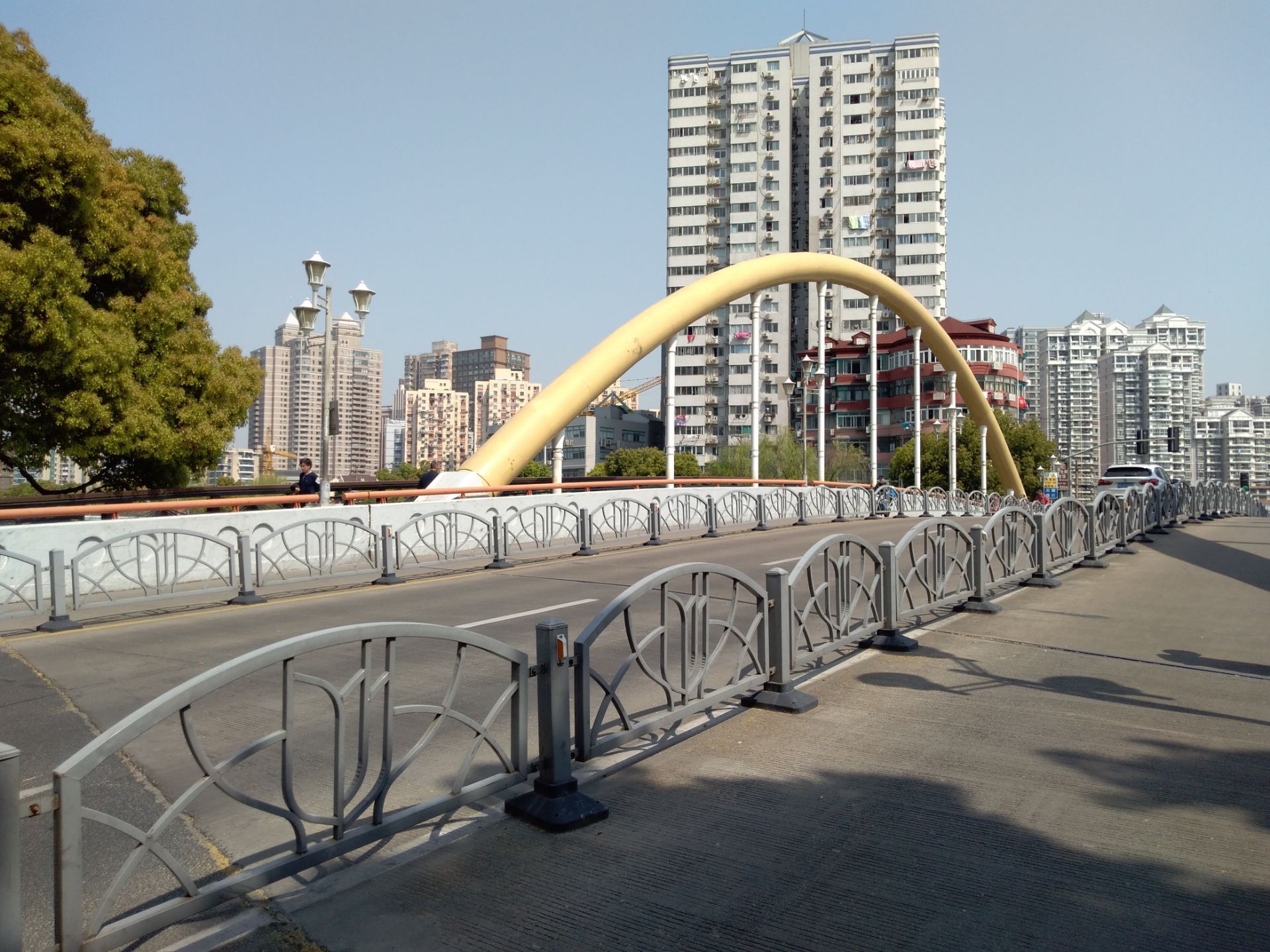 上海的乌镇路桥也是跨越苏州河的一座老桥早己拆除了现在看到的是一座
