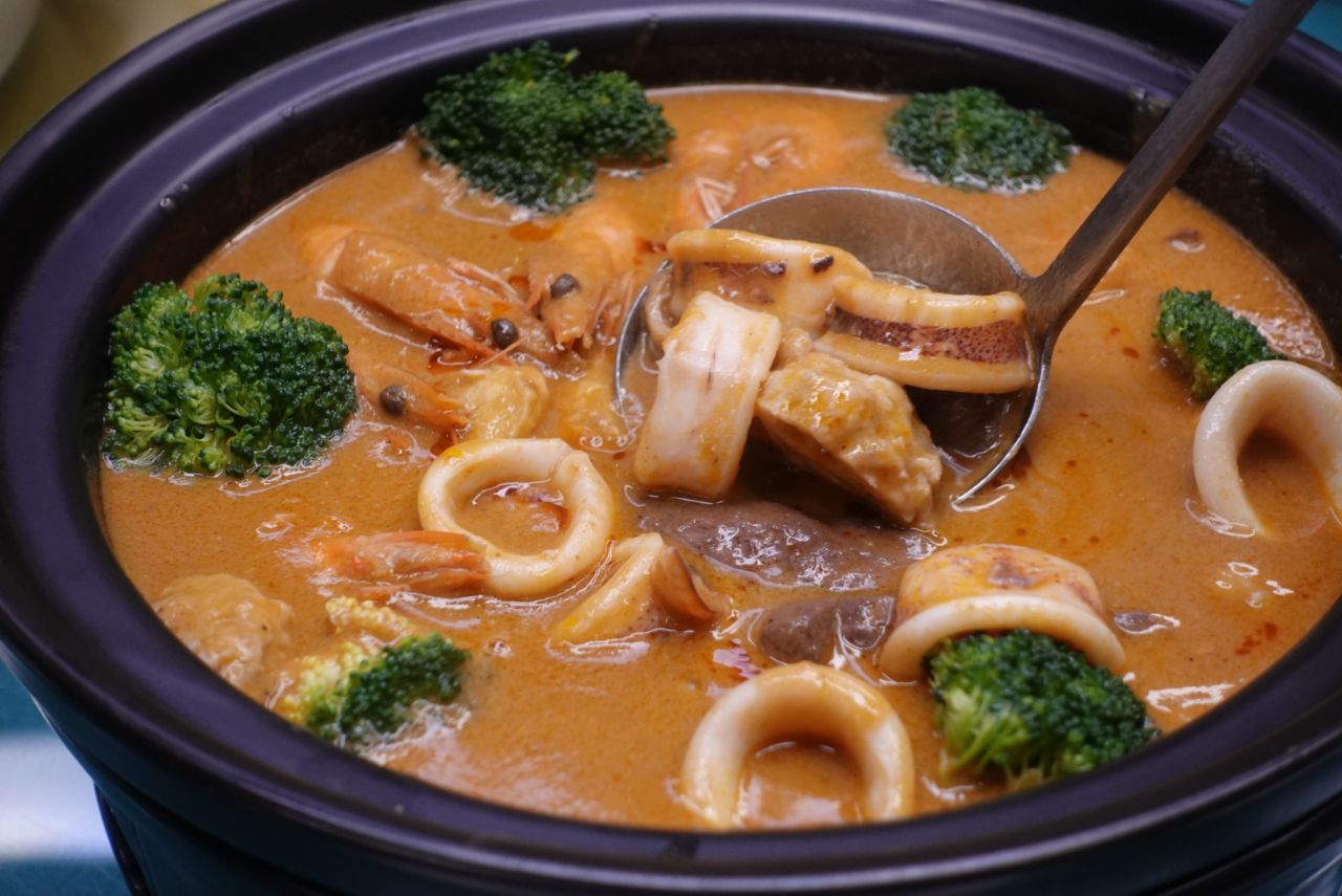 最喜欢沙茶锅甜度和沙茶味刚好料也挺新鲜山泉水豆腐也很清爽用盐卤