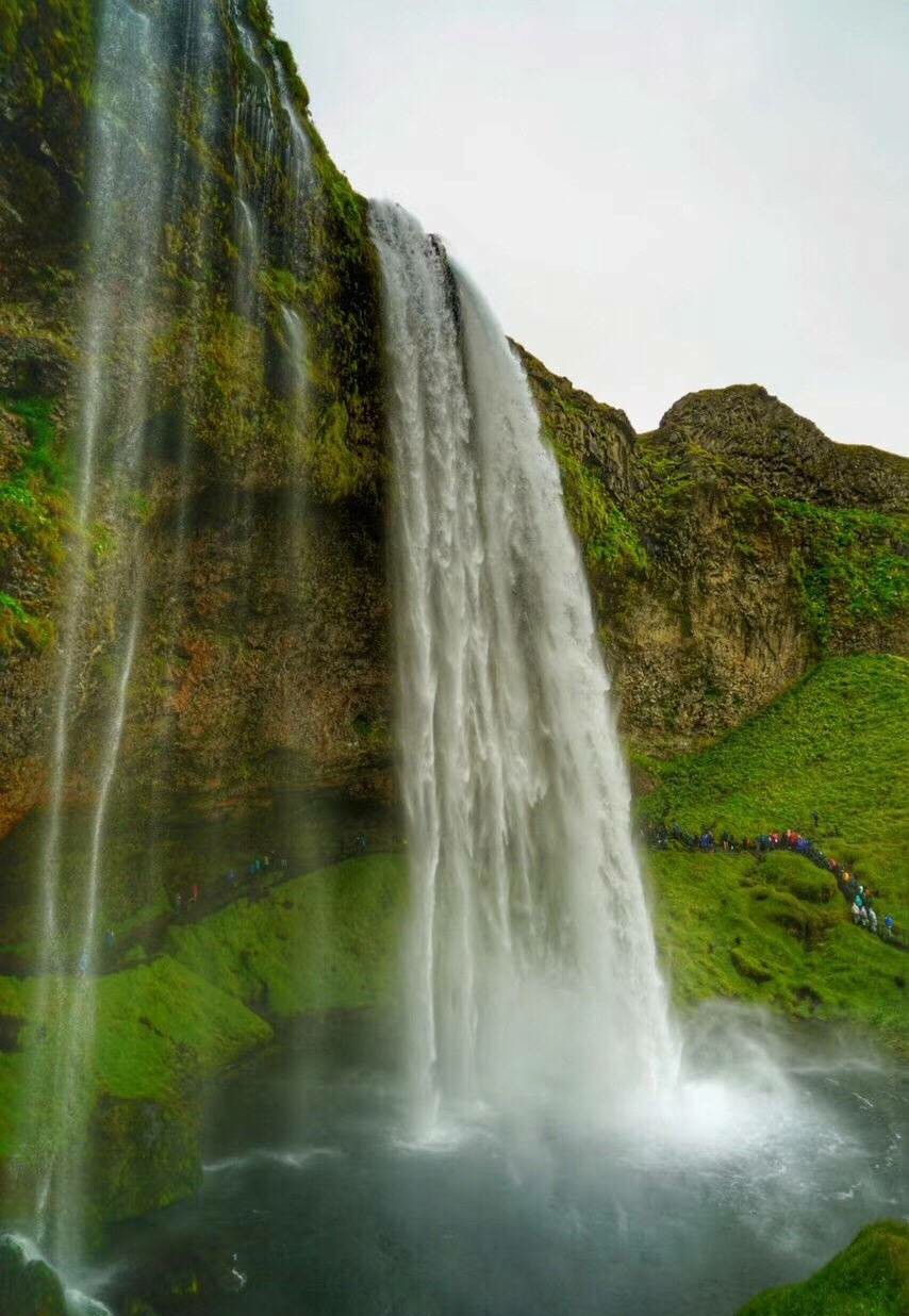当阳光照耀到瀑布水帘观赏那绚美璀璨的水雾仿佛世外桃源般美丽