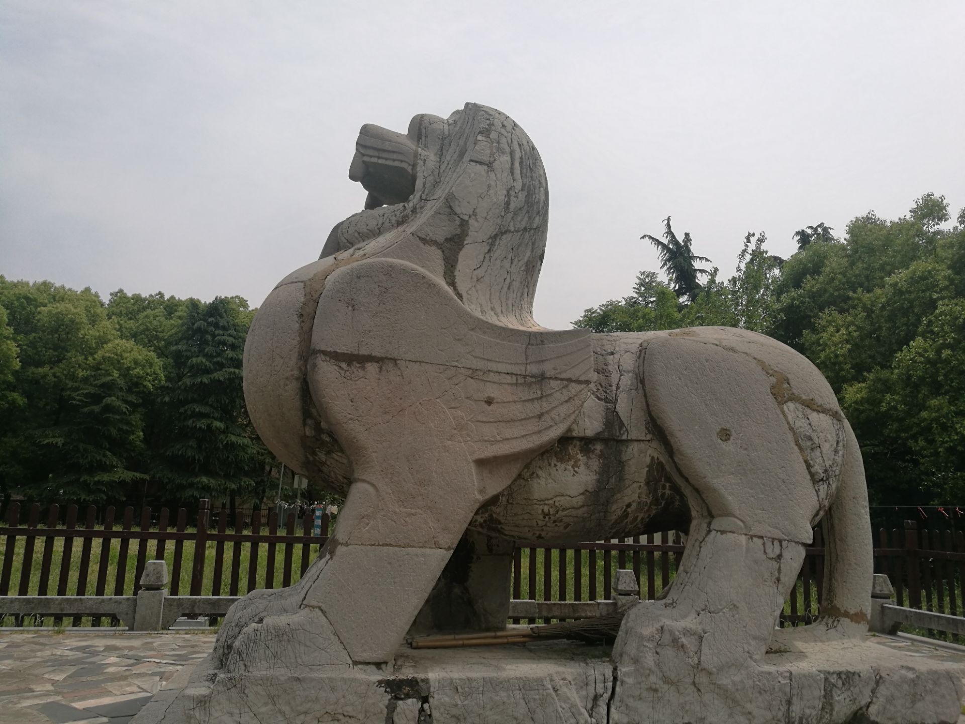 萧融墓神道石刻