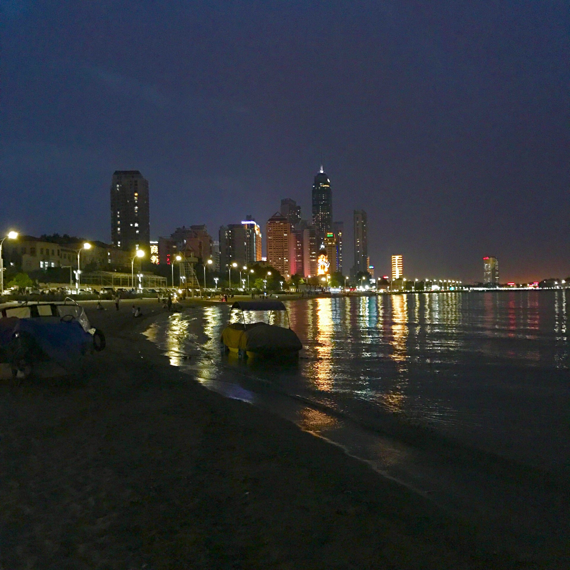烟台海边夜景图片