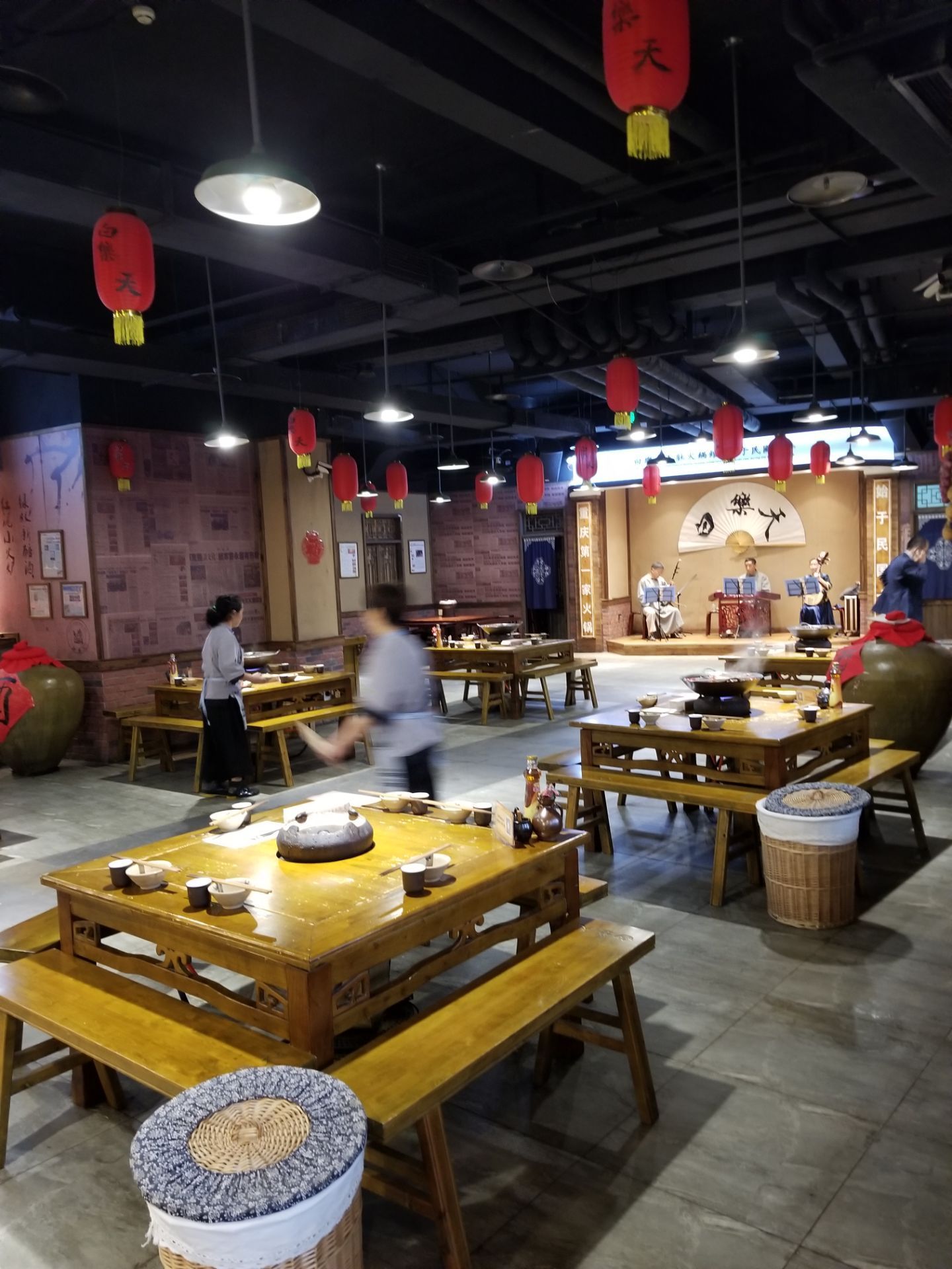 白乐天毛肚火锅馆(北滨路营业所)
