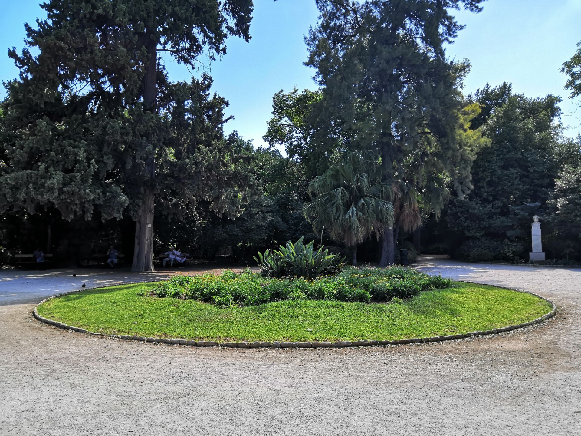 国家花园紧邻宪法广场,对绿色本来就不多的雅典来说这里是散步的最好