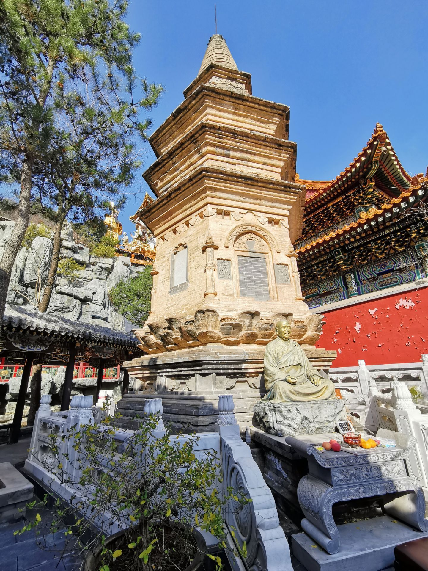 まさに壮観！ 断崖絶壁に建てられた「懸空寺」をゆく 中国・山西省 写真14枚 国際ニュース：AFPBB News