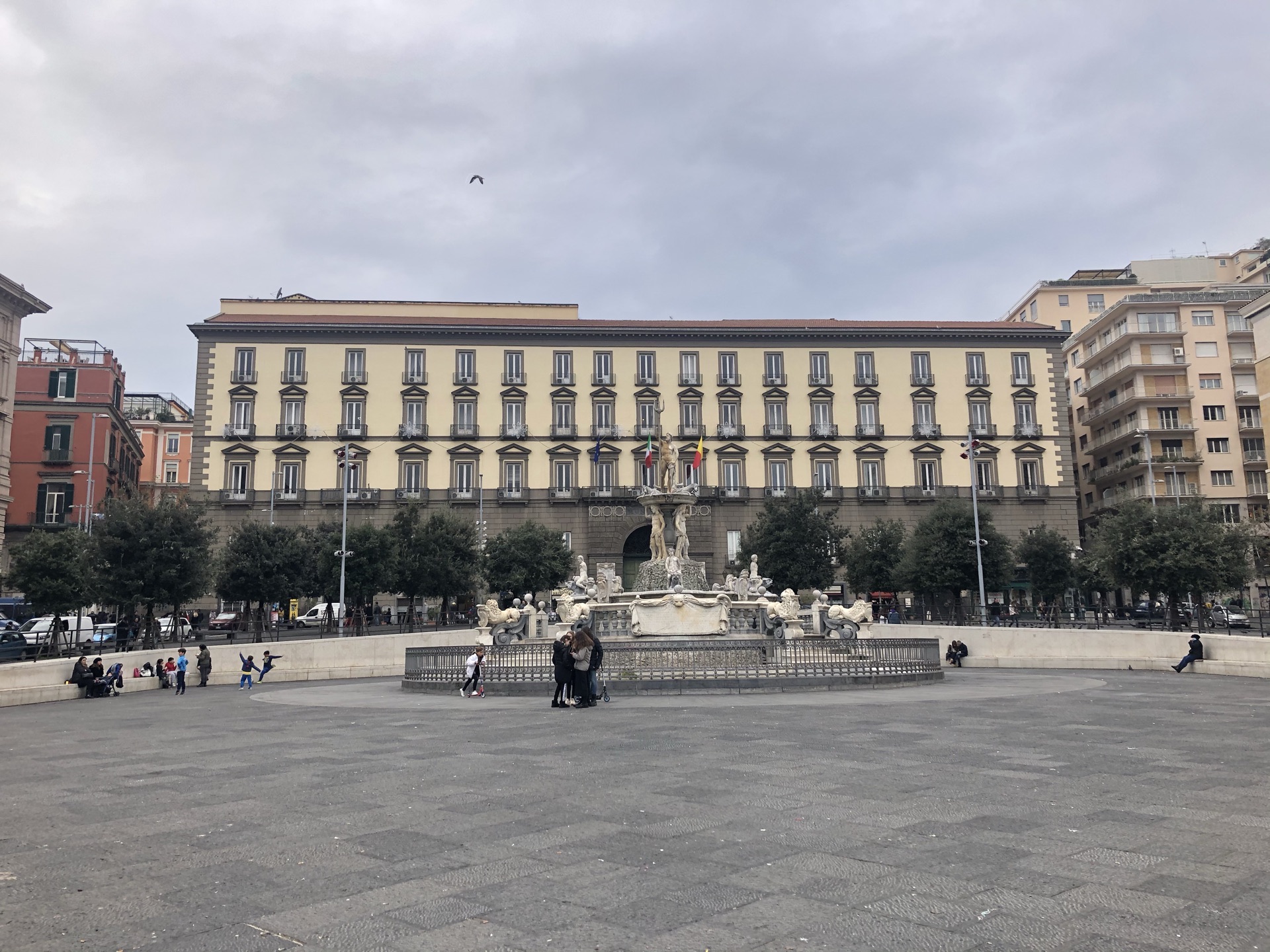 那不勒斯市政厅广场
