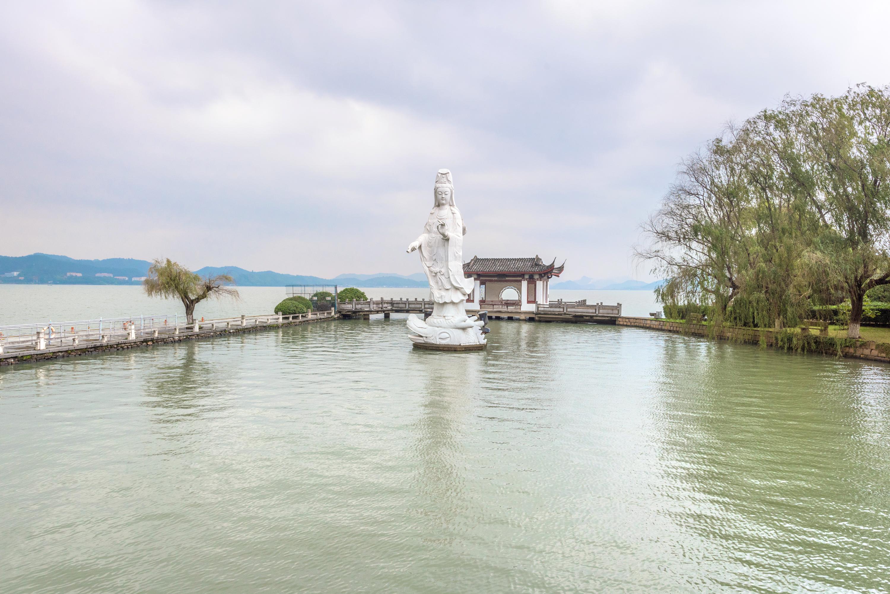 东钱湖小普陀 直线距离282m