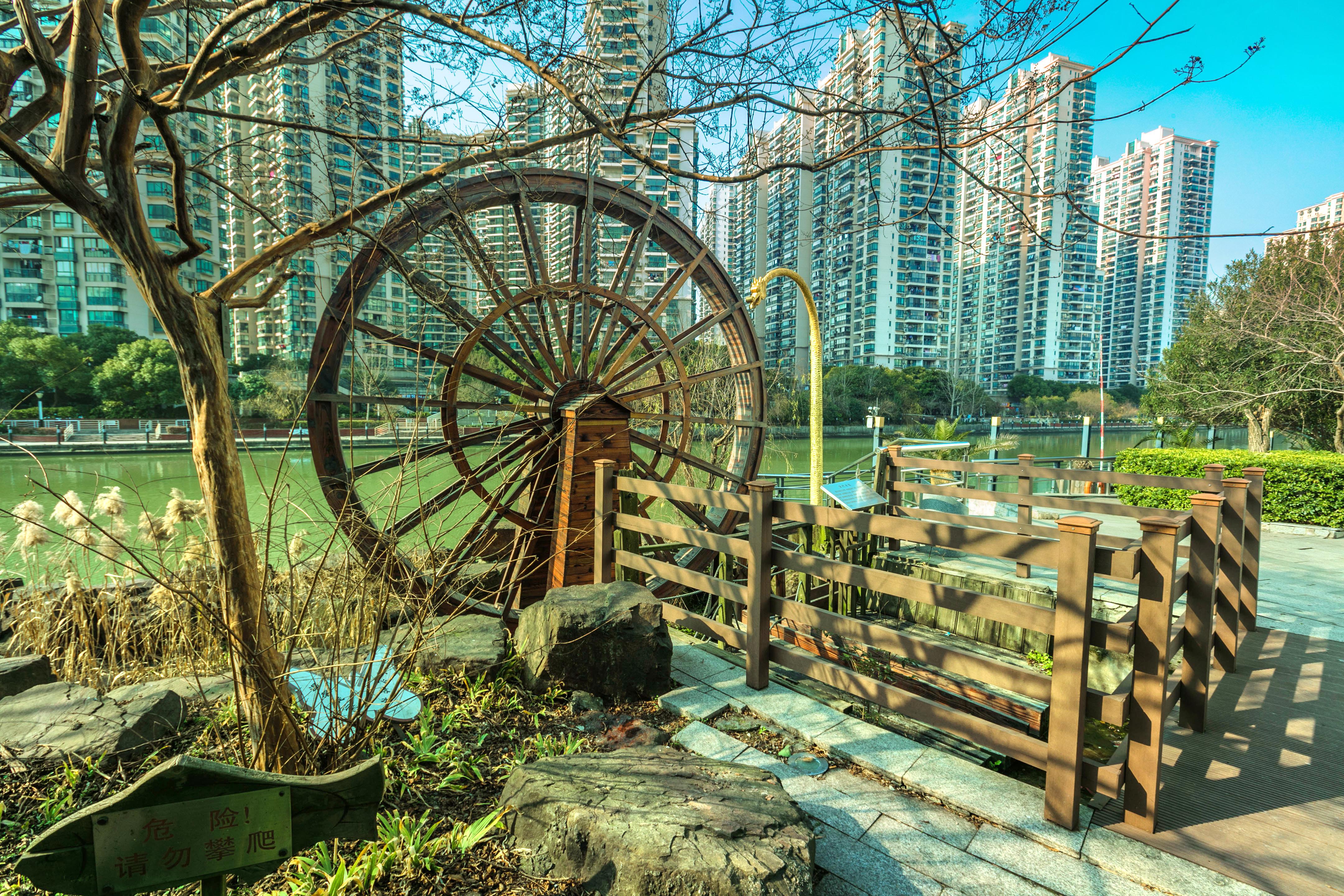 上海石泉秋月枫舍步行街