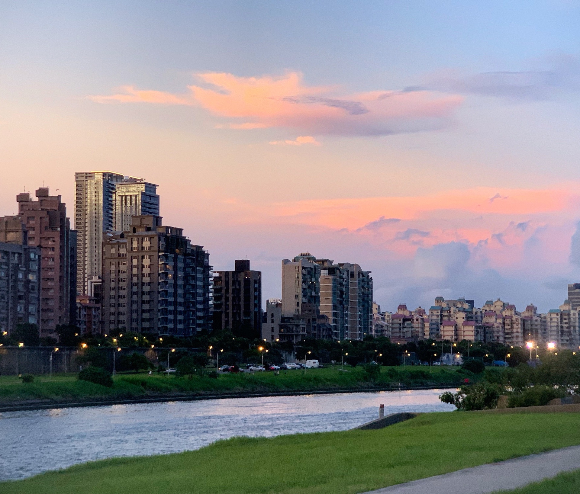 【携程攻略】台北大佳河滨公园景点,基隆河流经台北大直段一处因河道