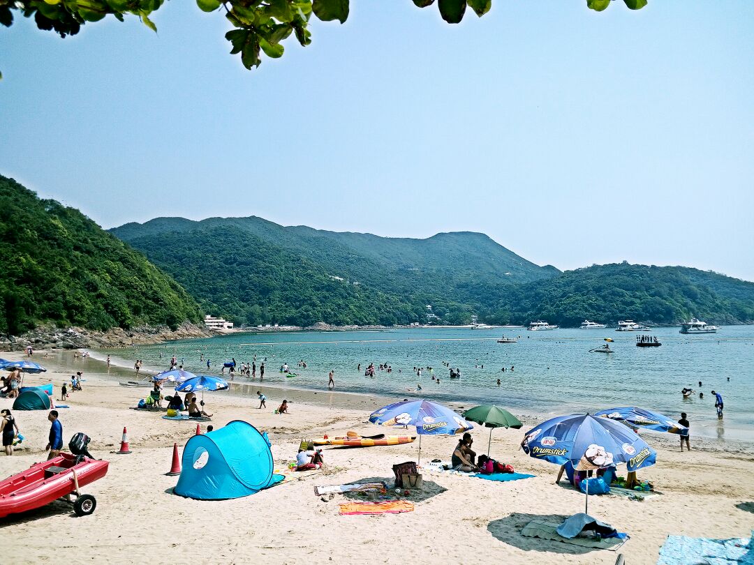 清水灣泳灘,西貢清水灣郊野公園.觀塘碼頭和將軍澳地鐵站有小巴直達