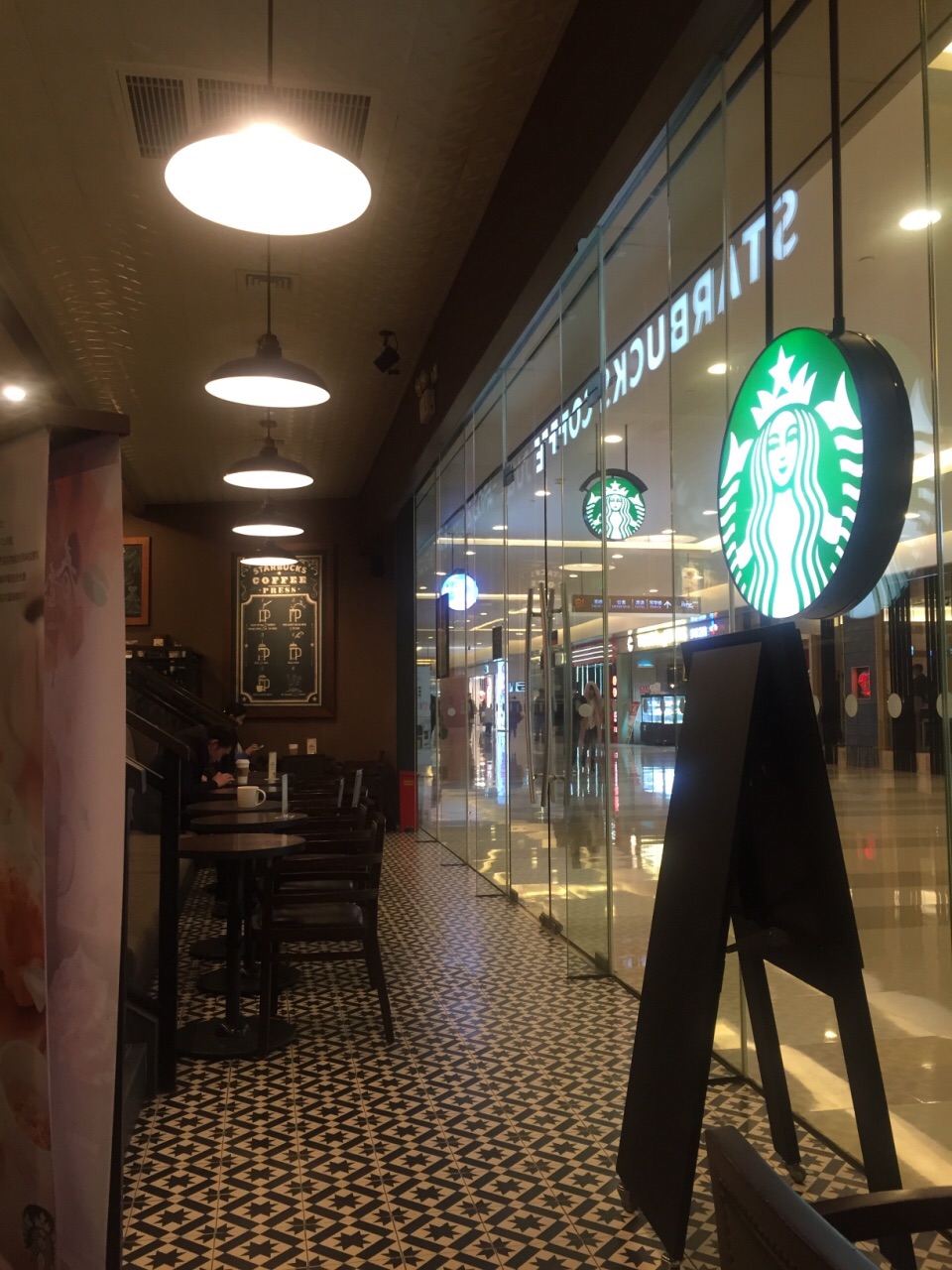 2020星巴克(杭州万象城店)美食餐厅,逛街累了,必须要来杯咖啡,.
