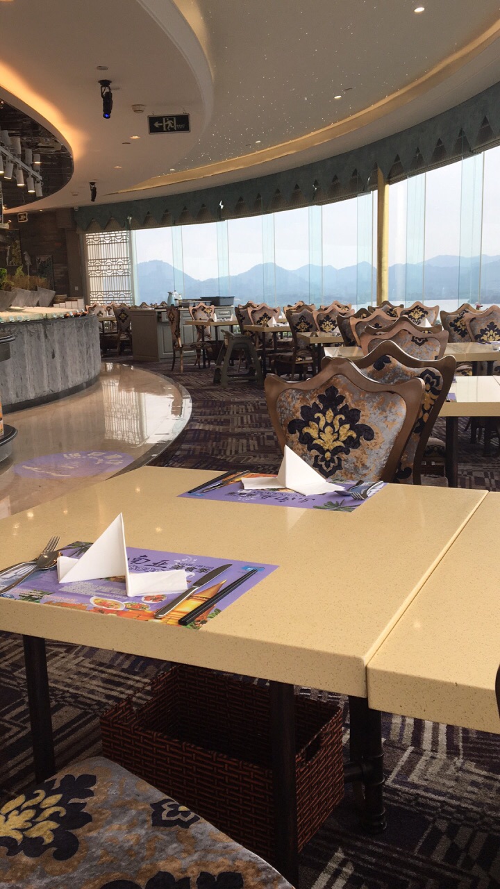 【携程美食林】杭州友好饭店西湖旋转餐厅餐馆,光景不错,环境好,地理