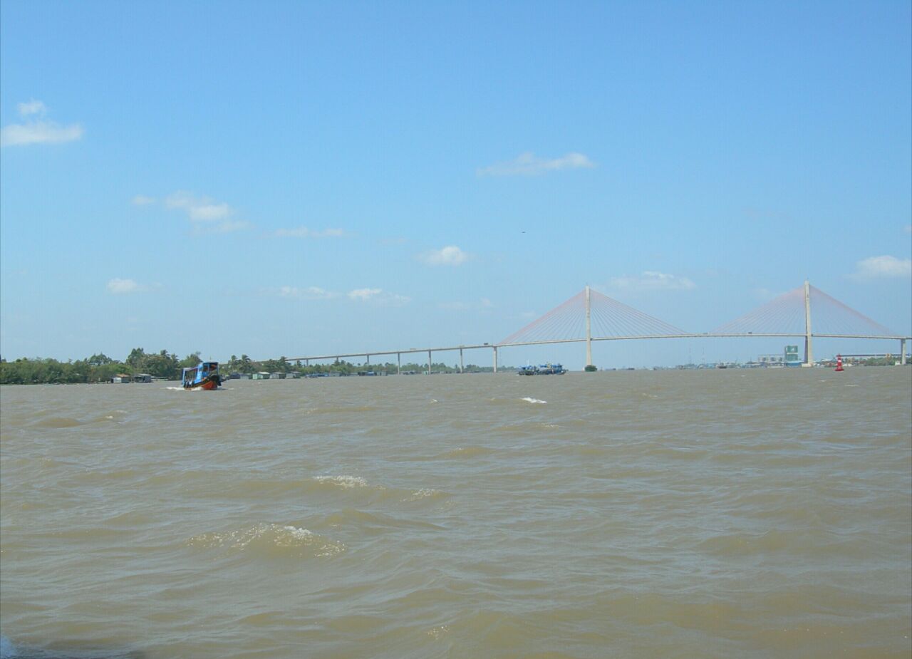 湄公河在越南西贡(胡志明)市附近流入南海,在入海口附近形成三角洲,河