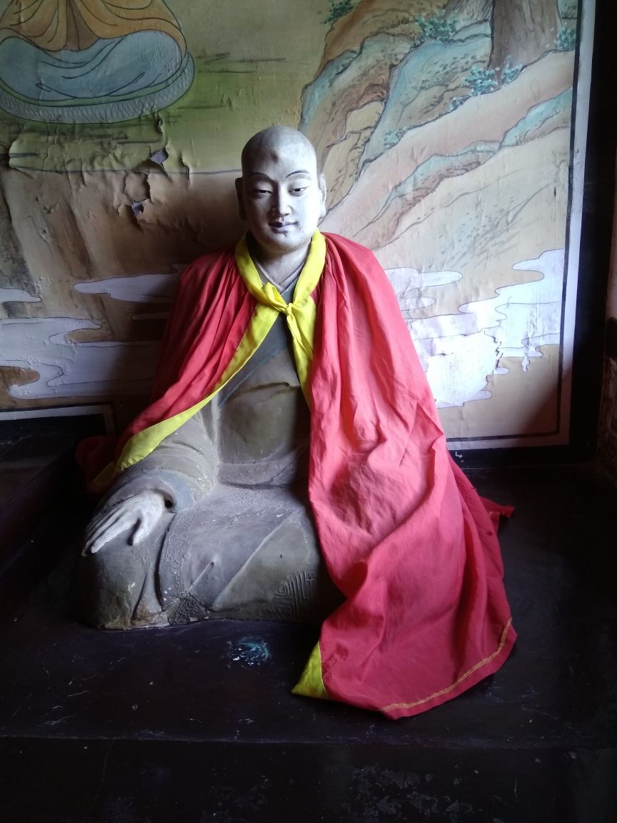 云峰寺,是最值得看的景区了,里面有空王佛田志刚的包骨真身像,包的