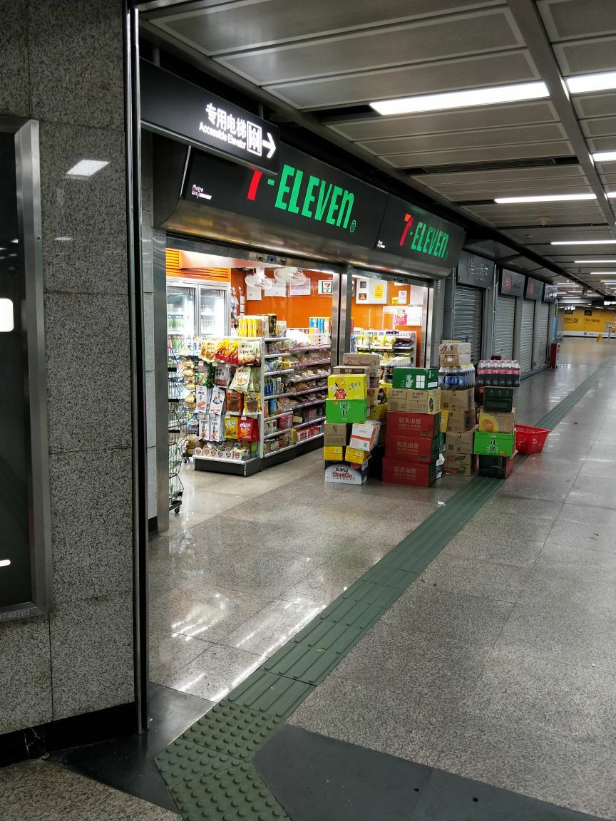 这个71便利店的态度还真的是还行,整体来说,环境看起来也还是可以的