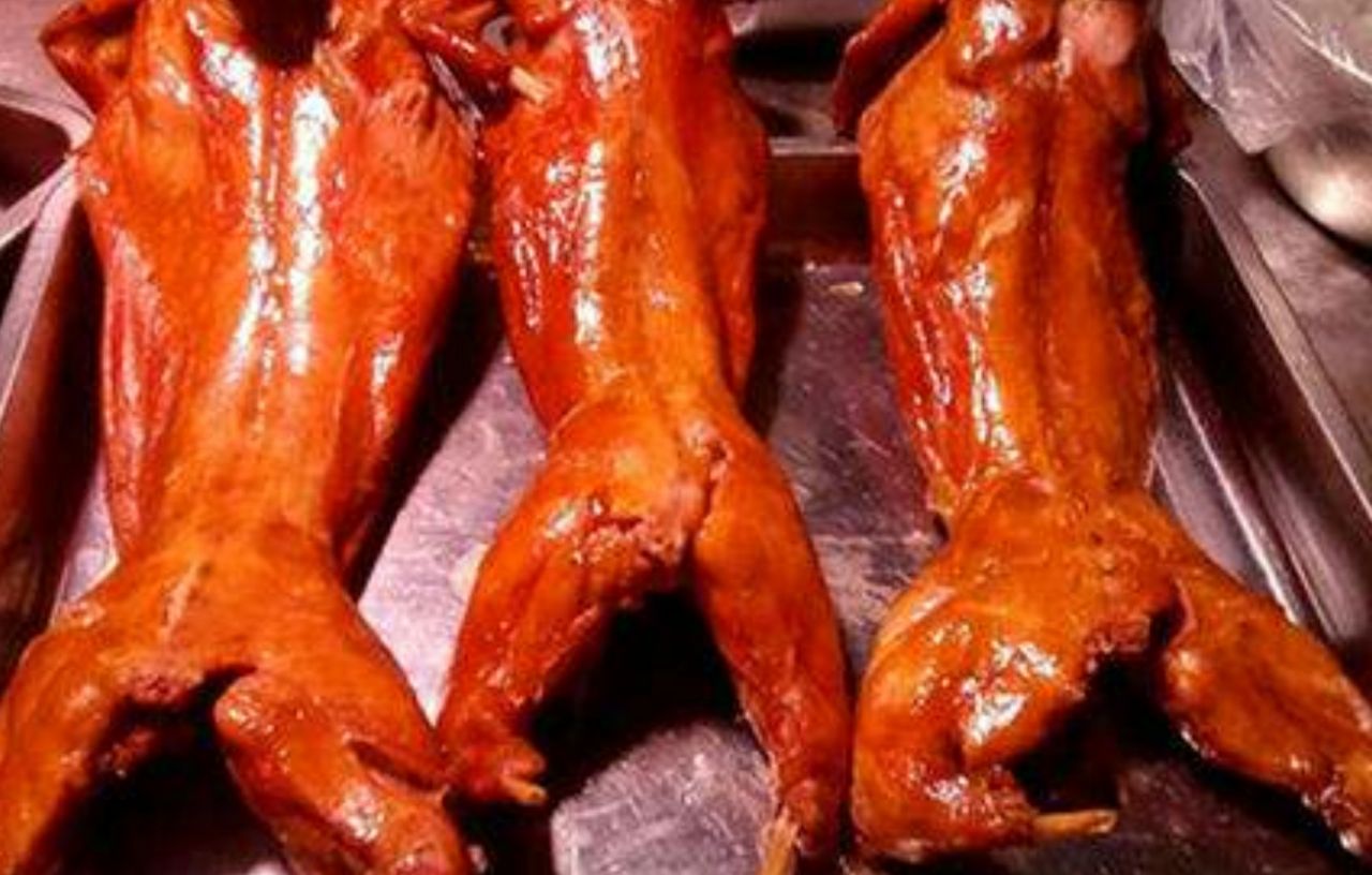 2023猎人手撕烤兔美食餐厅,.买兔子来吃,长大了现在还.【去哪儿攻略】