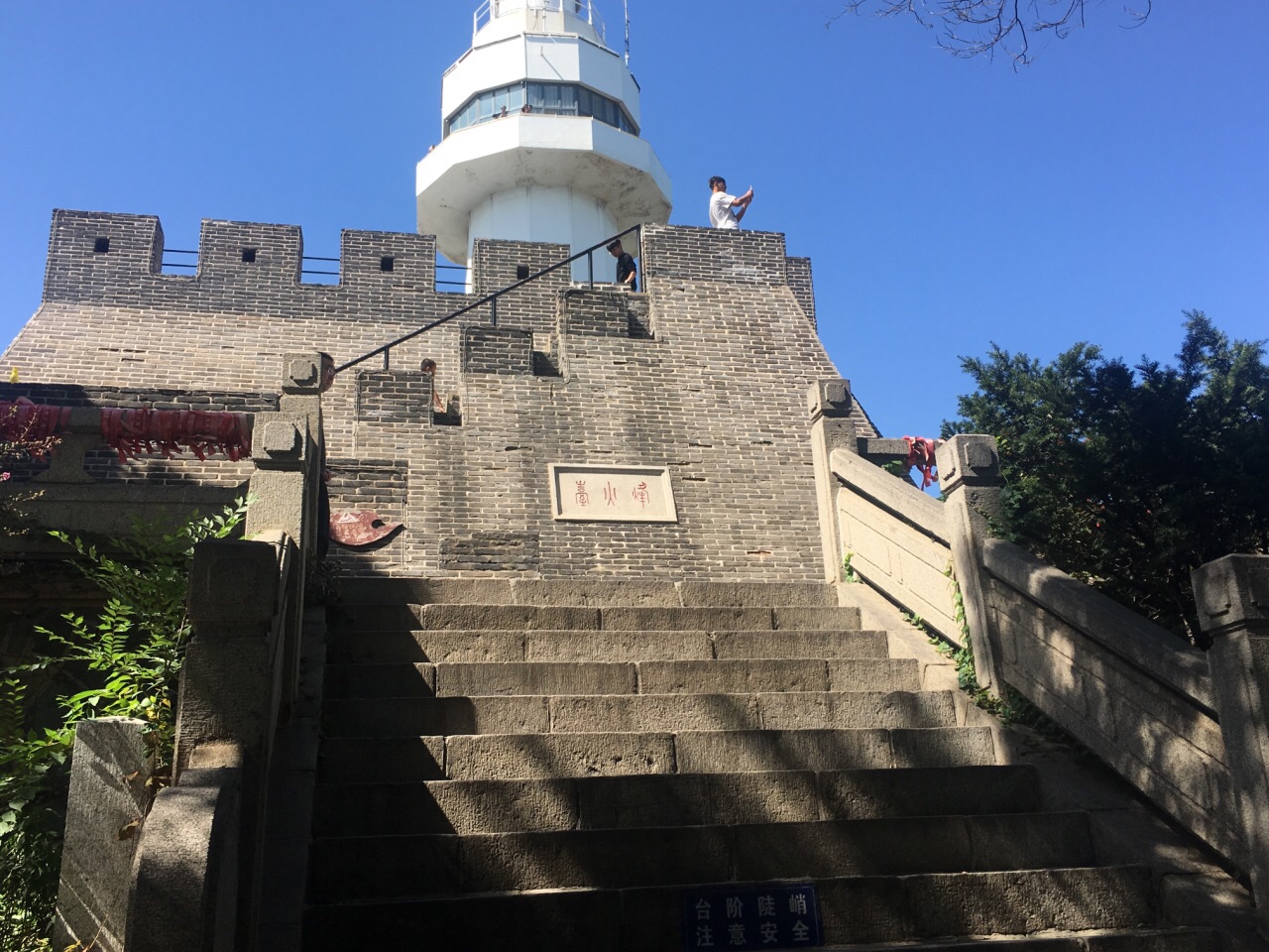 煙臺建築很有特點.風景區不要門票,也比較大,轉一圈要1個小時.