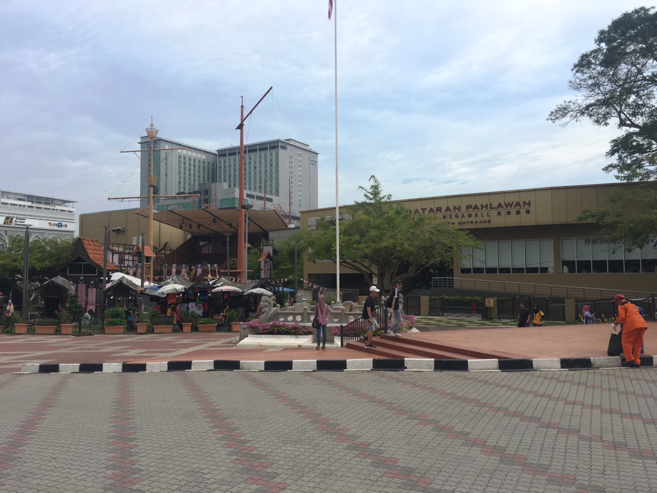 马六甲英雄广场购物攻略,英雄广场物中心/地址/电话/营业时间【携程