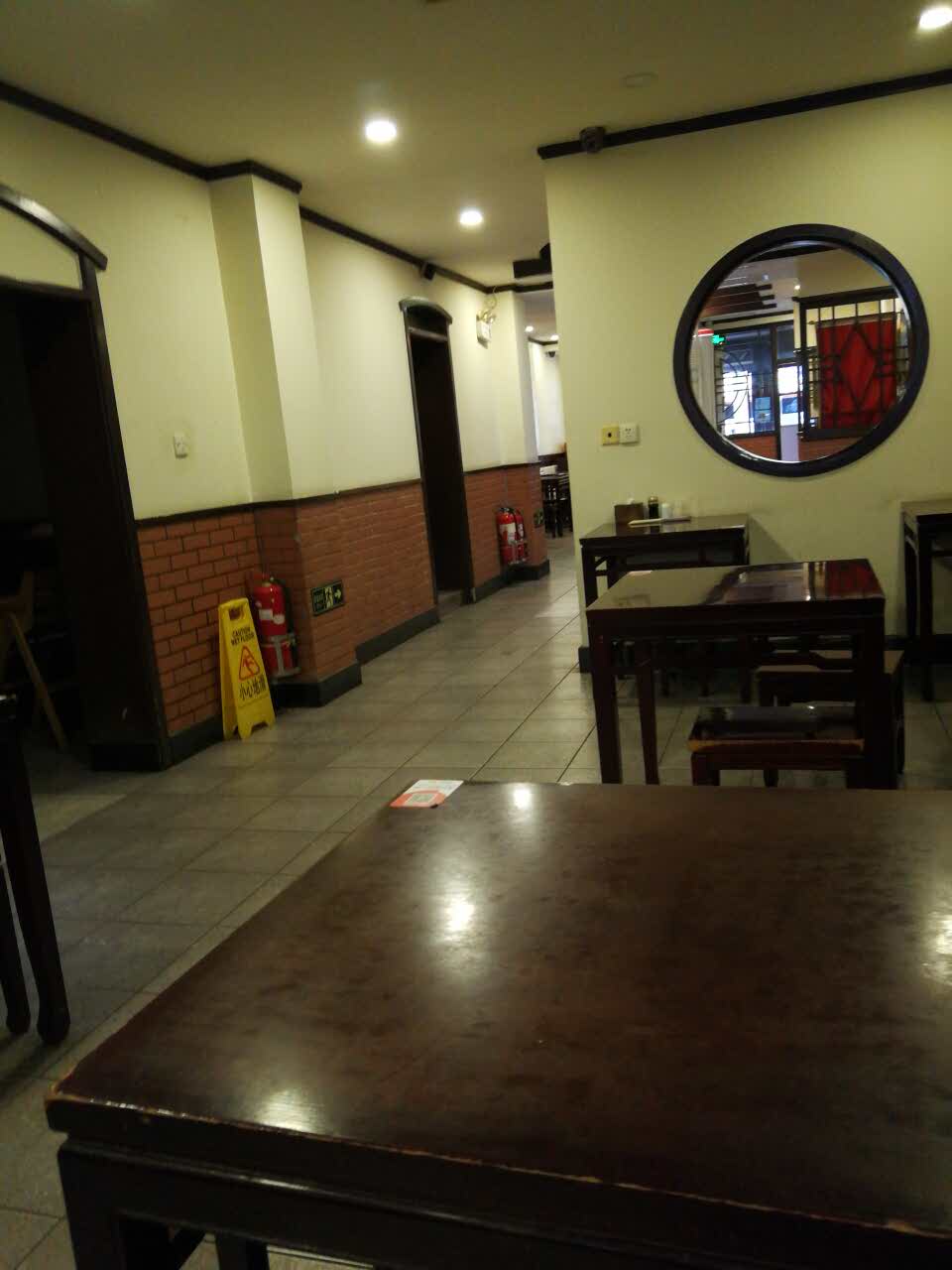 2022半亩园(南礼士路店)美食餐厅,在路口拐角处,临近十字路口.