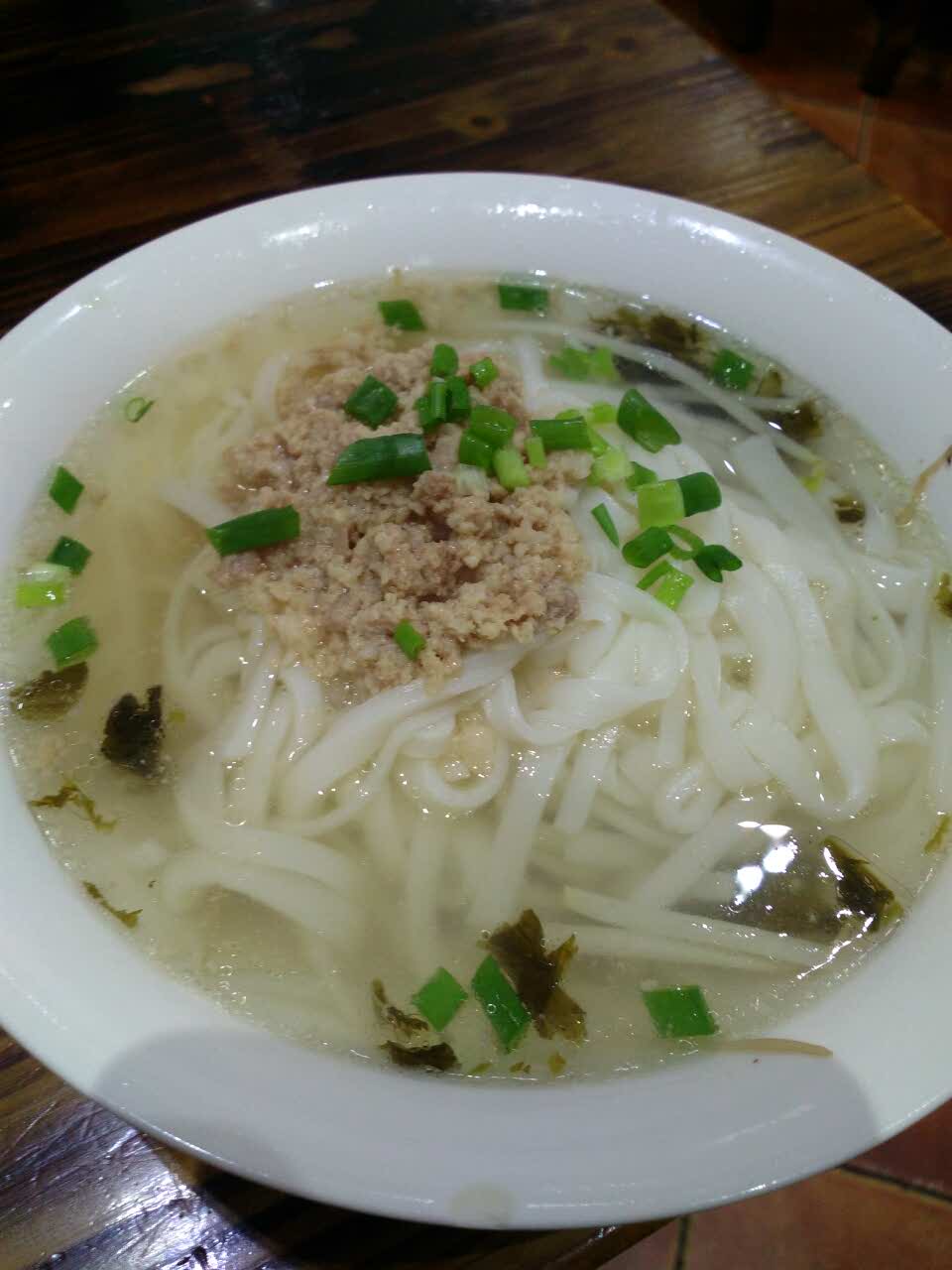 【携程美食林】温州打绳巷米面老店餐馆,店不小,就在车站对面.