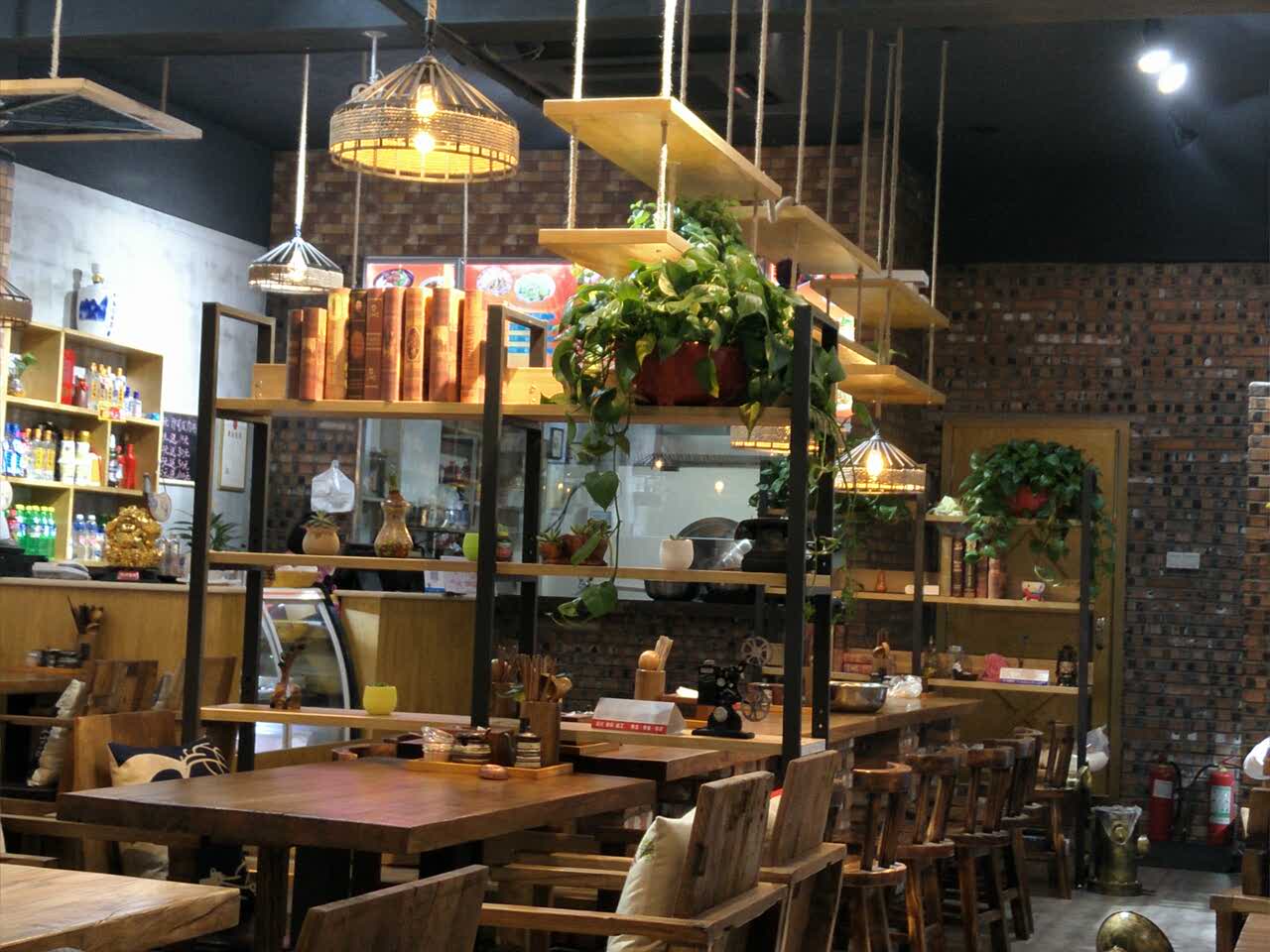 环境,菜品,服务都是没得挑剔.在商业区有个这样的店铺,值得一去!