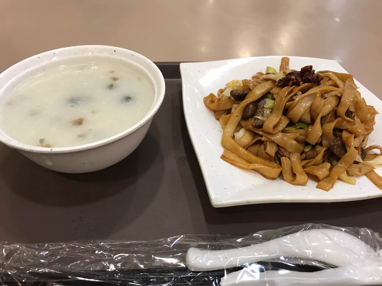 2023都城快餐(石牌店)美食餐厅,门店有专人负责点餐,专人收.