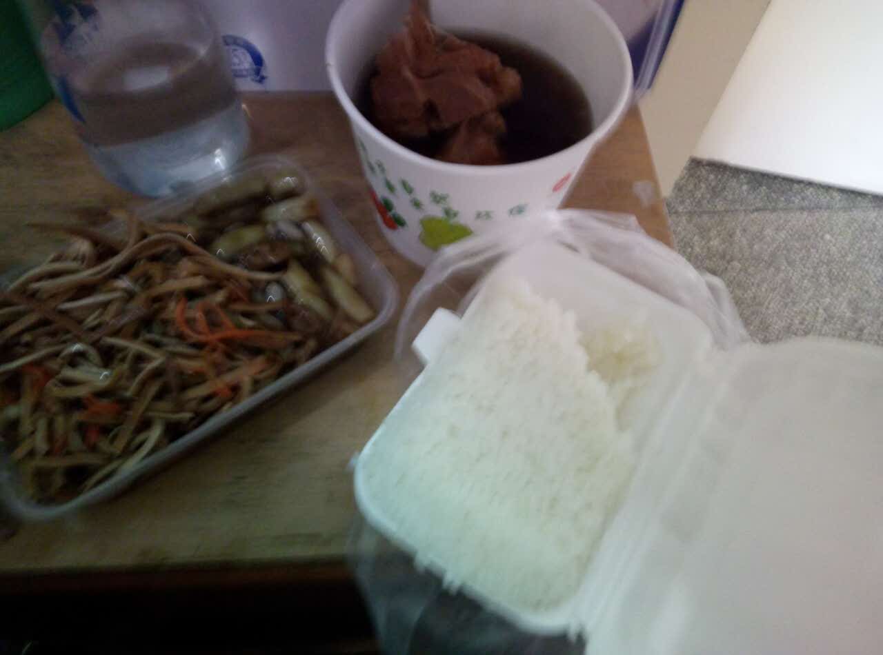 打包不多给点米饭,最不满意了