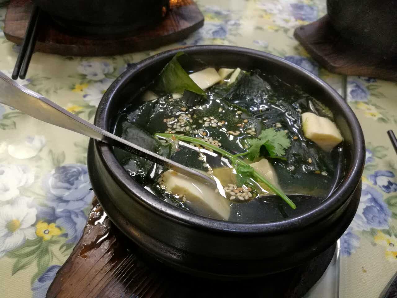 2022爽爽小吃店(织缎巷总店)美食餐厅,泡菜石锅饭加海带汤,这个冬.