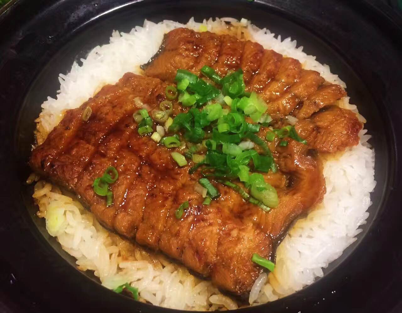 的确值得我骑几公里去吃,特别喜欢他家的煲仔饭,好吃!