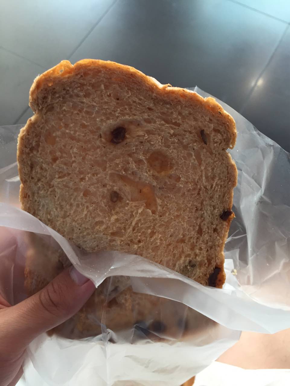 就是他们店面包日期貌似不太好 上次买鲜花饼就快过期了 然后这次买全