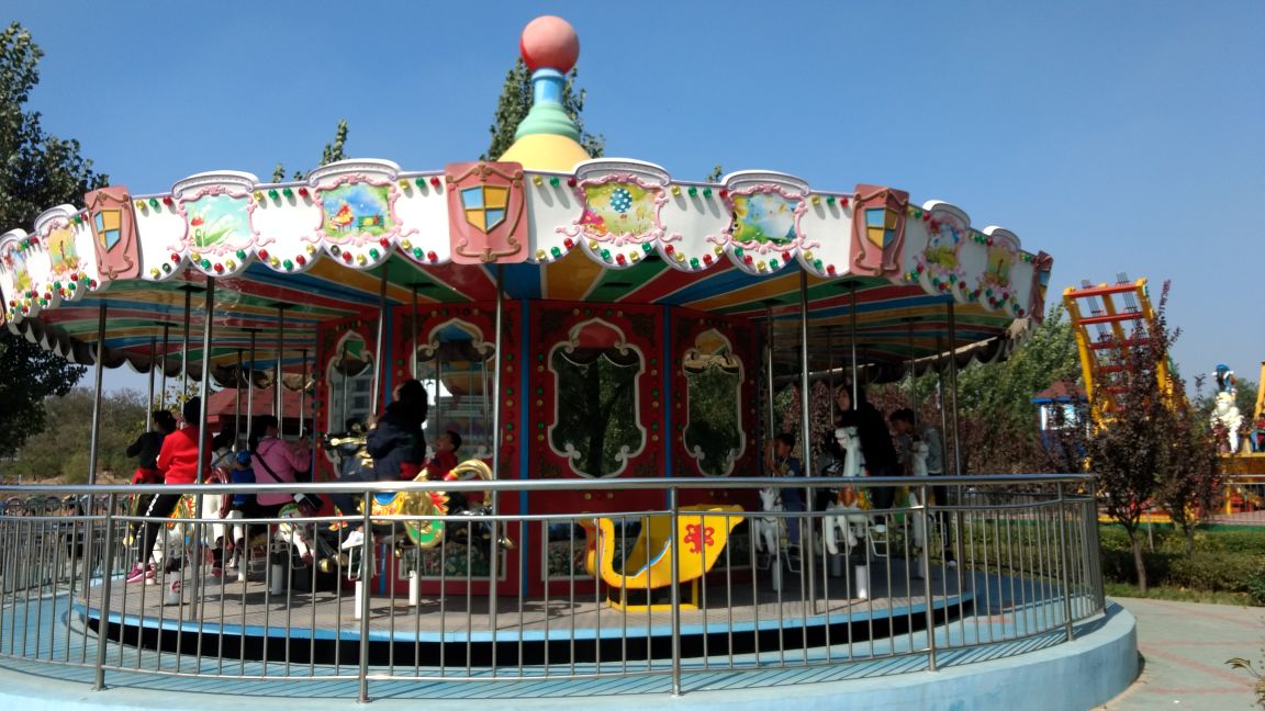 昌黎国际滑沙中心在昌黎黄金海岸,这里其实就是一个游乐场,通票135