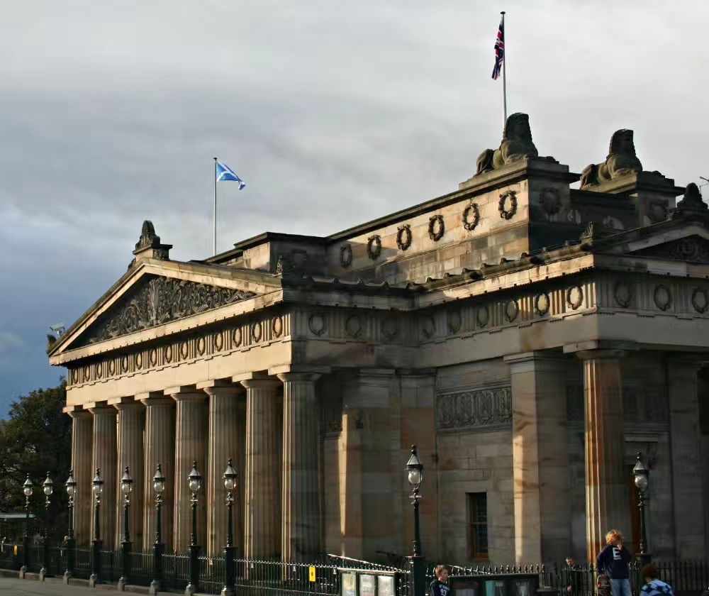 蘇格蘭皇家藝術學院(royal scottish academy building)位於愛丁堡市