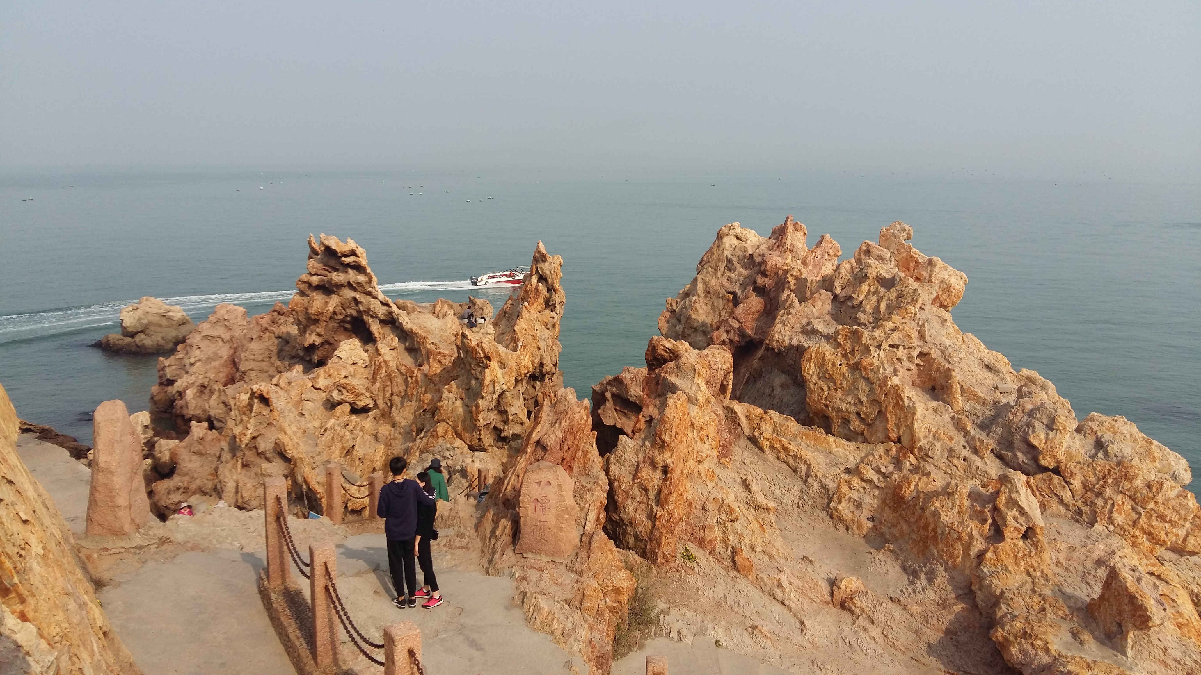 如果有蓬莱阁门票,还是步行到田横山公园,下到田横栈道处更有意思.