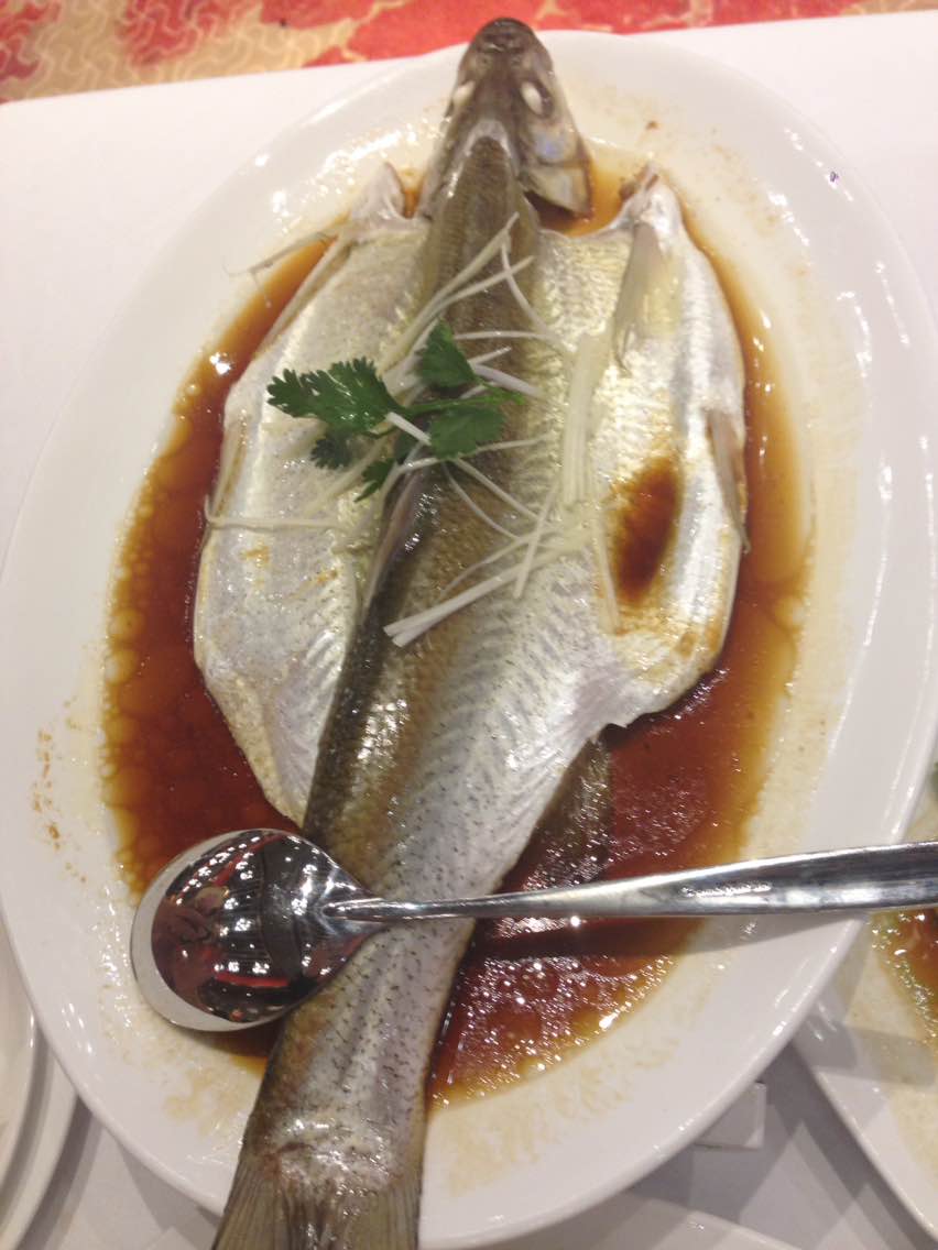 大块红烧肉很香,清蒸白鱼做的很入味,新开的店,环境口味都不错,不愧是