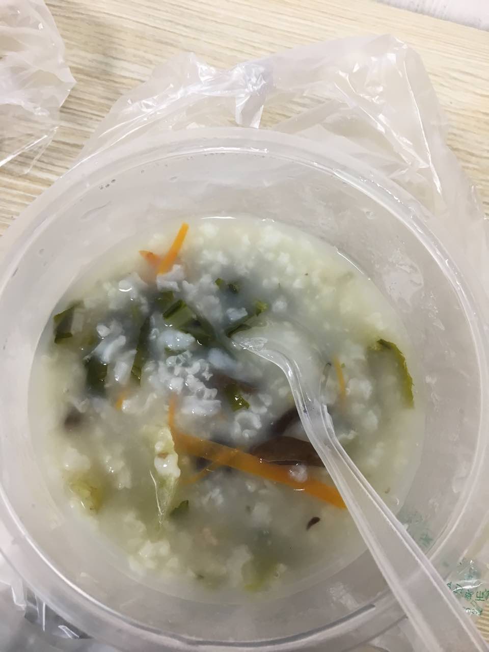 早上一直都在他们家吃,包子豆浆都很新鲜,瘦肉粥也好吃