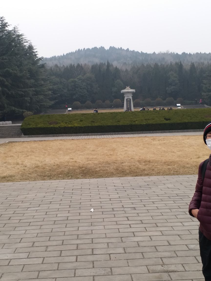 请问秦始皇陵的封土堆能上去吗?或者能接近吗?