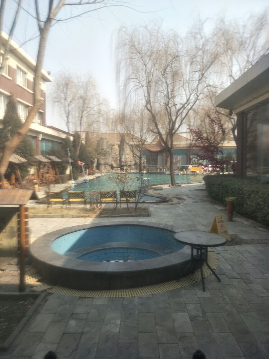 京东第一温泉度假村