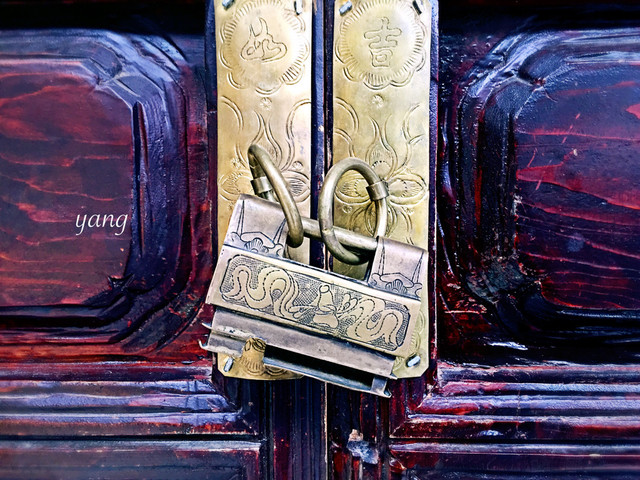 是什么，锁住了心门，锁住了那些故事。