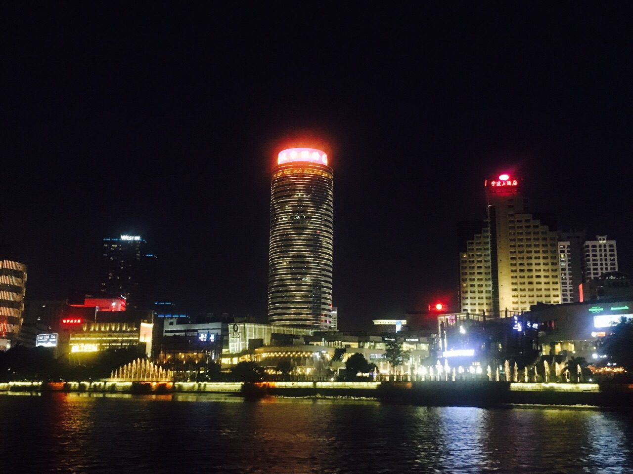 这段精华行程非常漂亮领略宁波的三江六岸十桥夜景七点钟灯光秀一出