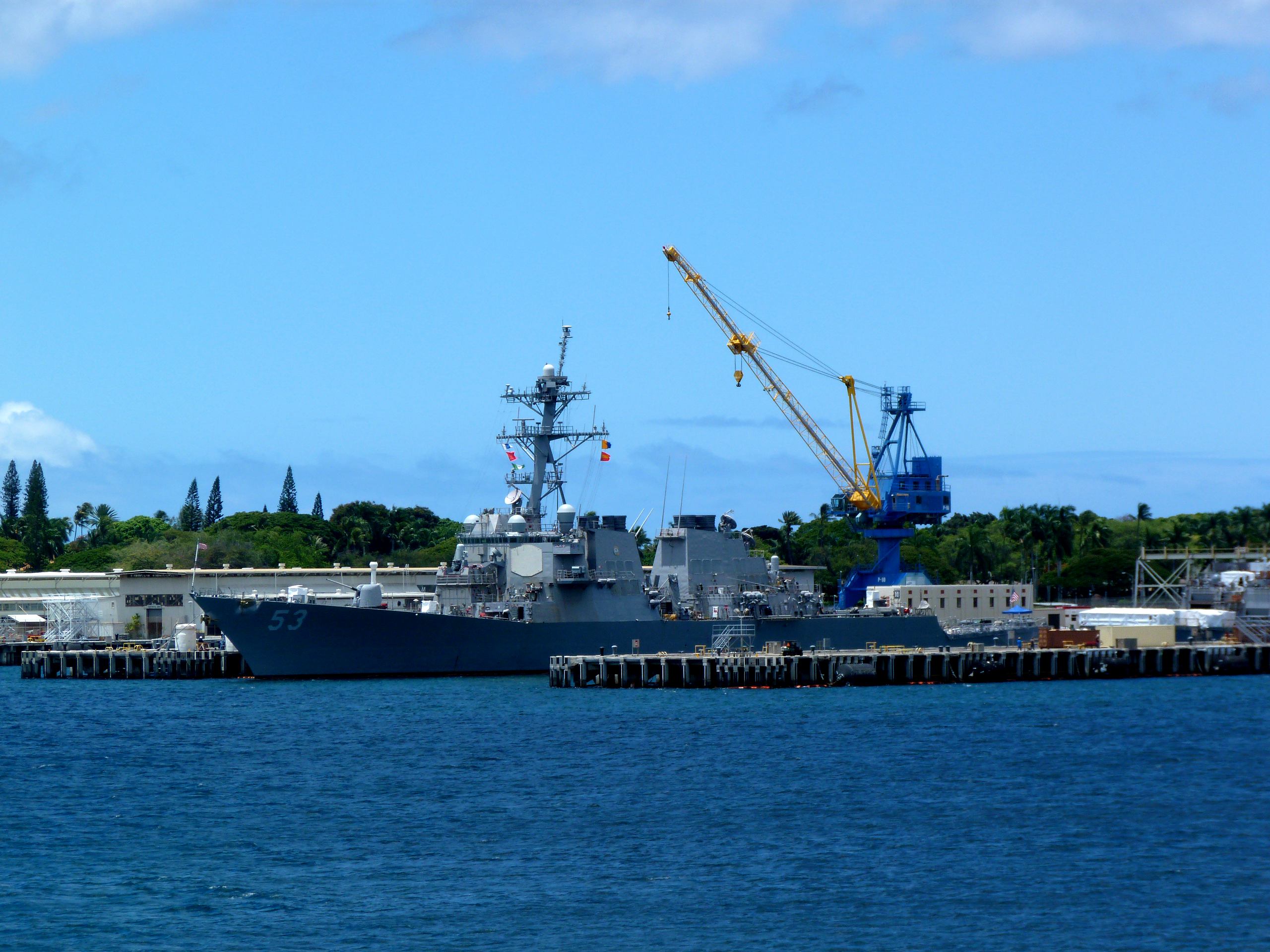 珍珠港同时也是美国太平洋舰队司令部所在地,所以在海边也能同时看到