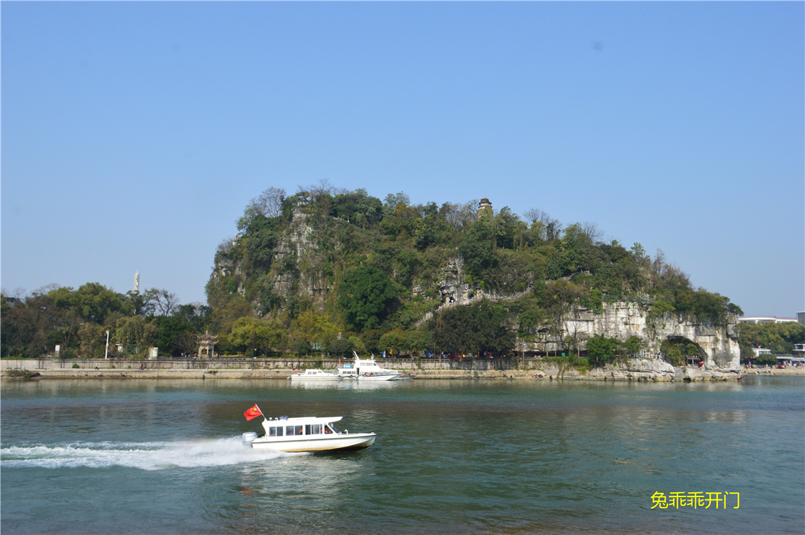 还有桂林市主要的郁金香花展于每年23月间设在訾洲公园里时间赶上的话