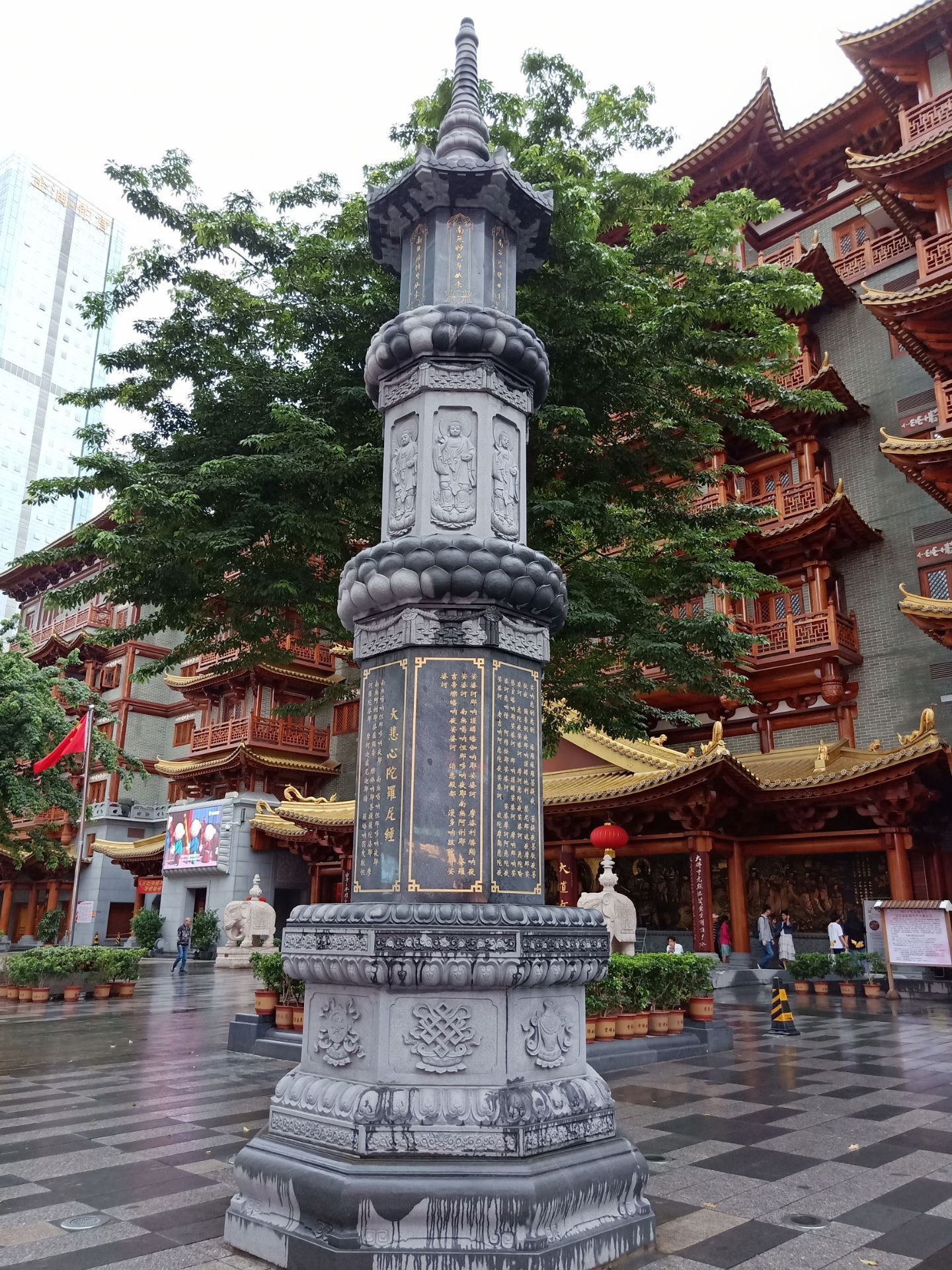 这个是广州大佛寺这个大佛寺建造在广州的市中心的中心比邻北京街在