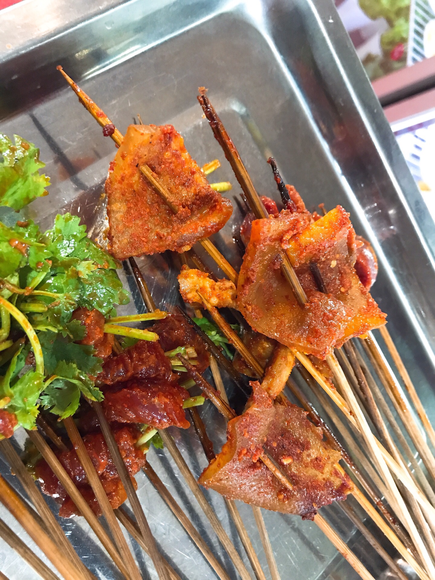 也算是小有惊喜热锅串串有点像在吃火锅只是涮的东西不同锅底辣或者