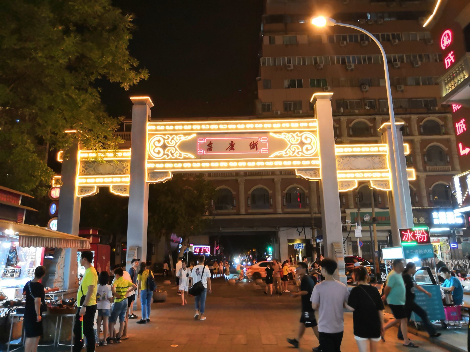武汉吉庆街海选“吉庆之星”，看街头文化艺术点燃“烟火人间”-今日头条