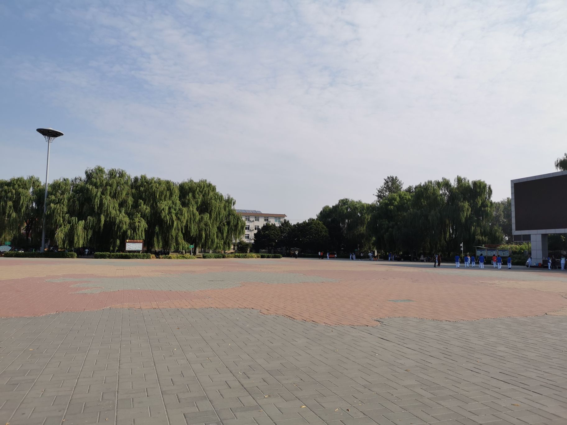 2024窦店人民公园游玩攻略,.左右,这里有篮球场,健身.【去哪儿攻略】