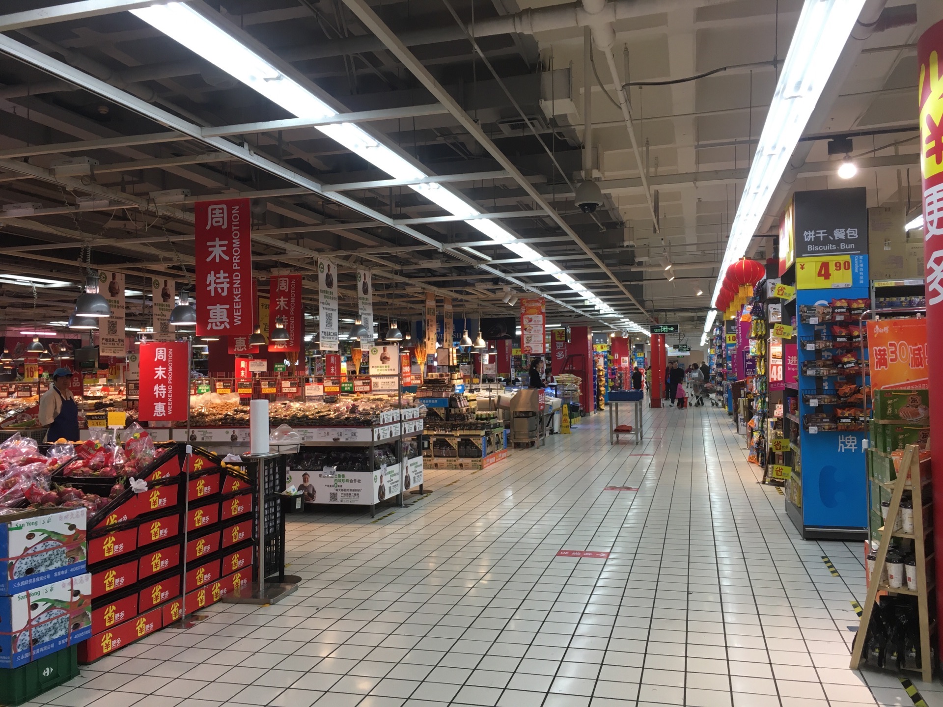 家乐福超市是我们最喜欢去的大型超市,这里环境很好,商品琳琅满目